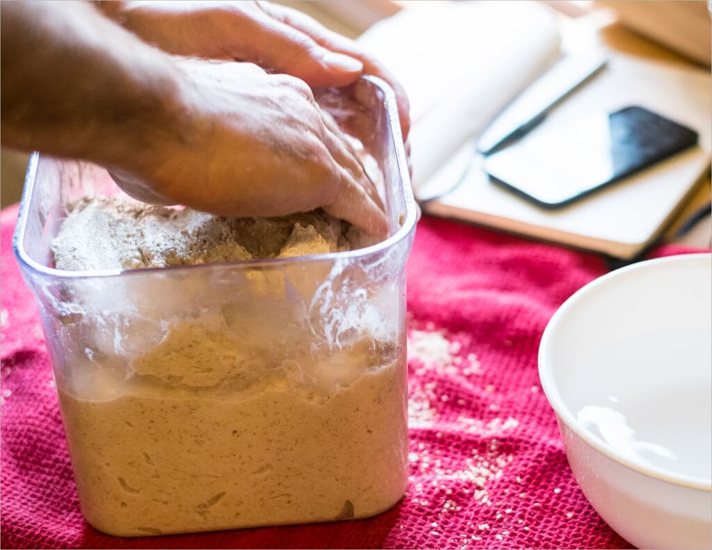 Turning dough in bulk fermentation container