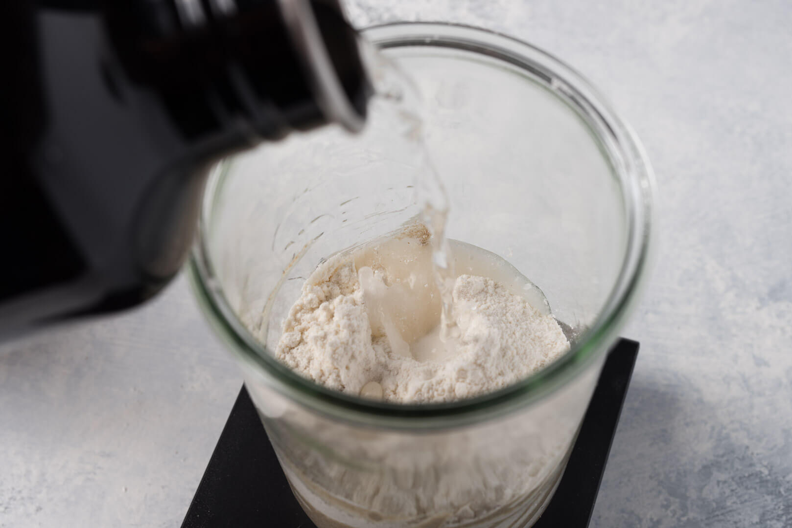 HOW TO MAKE A STARTER – The simplest way to make sourdough