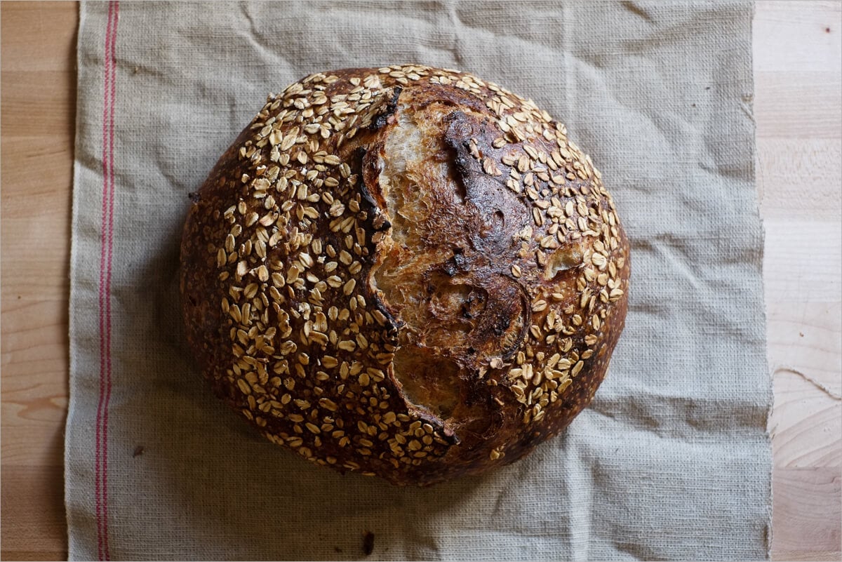 Oat porridge bread with incredible crust