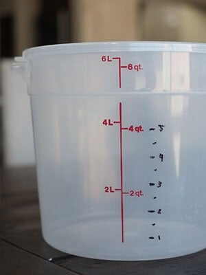 https://www.theperfectloaf.com/wp-content/uploads/2015/01/tools_cambro_bulk_container.jpg