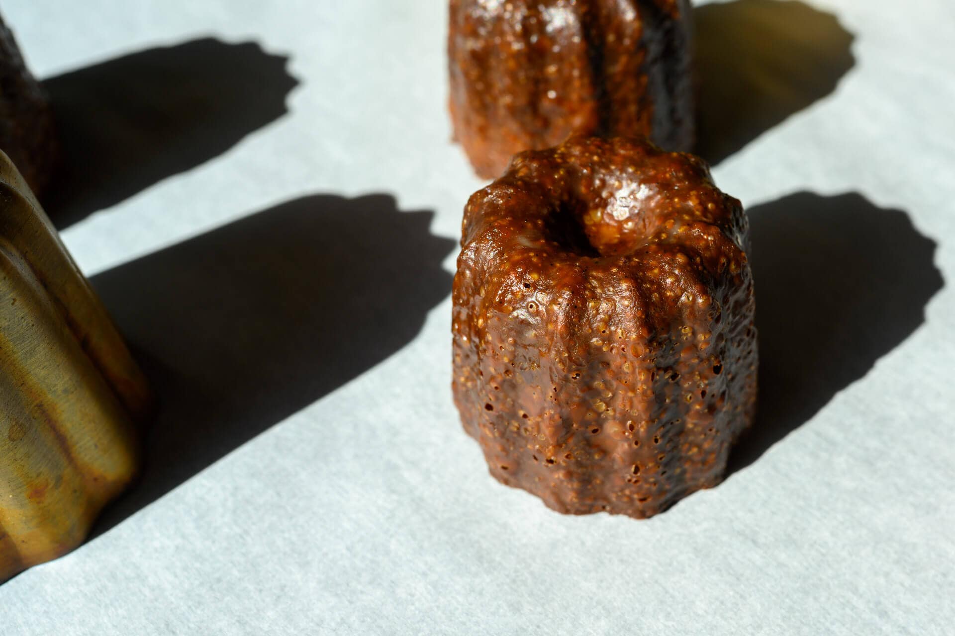 Canelé caramelized sugar crust