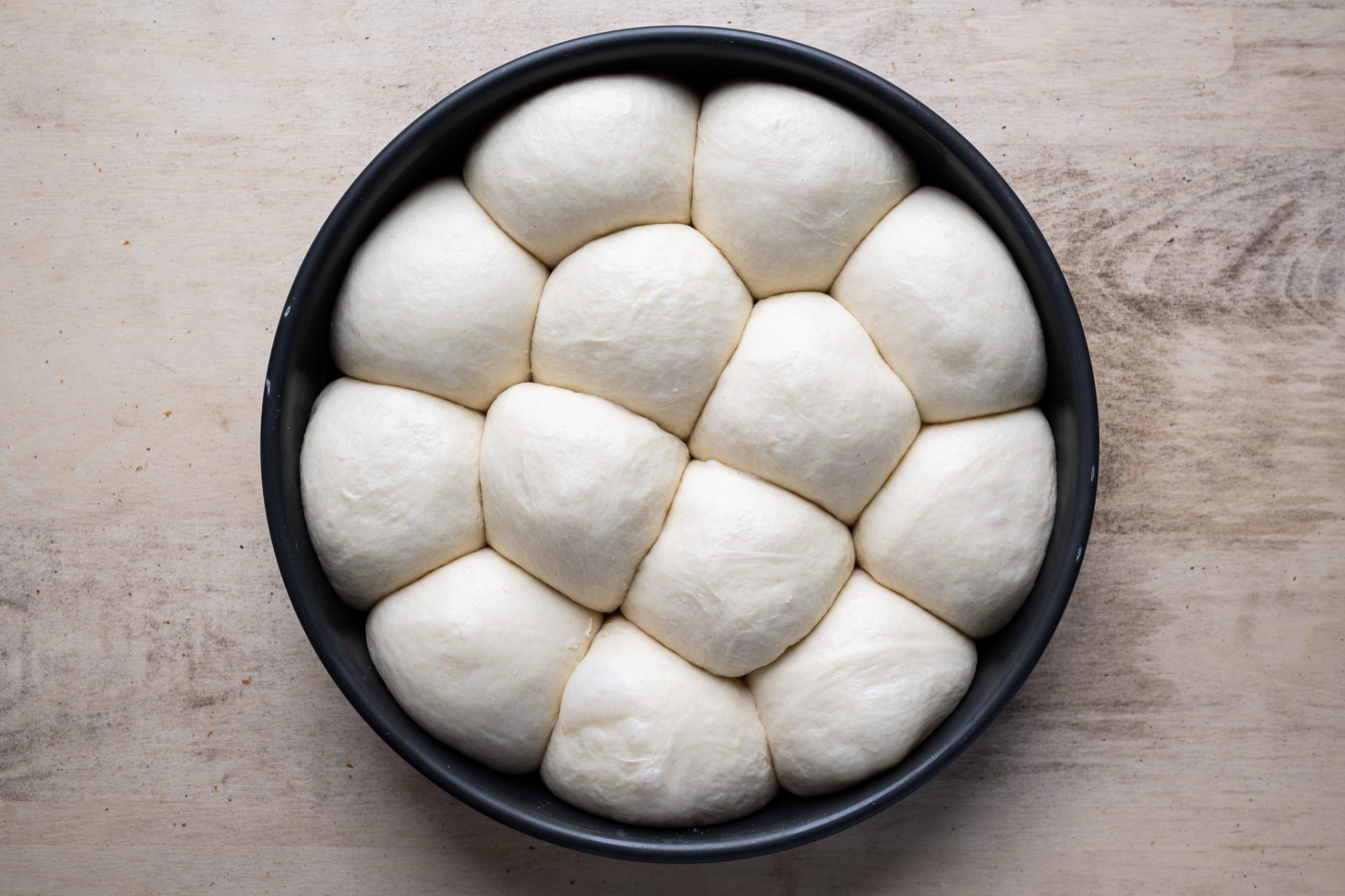 Shaping buns and rolls