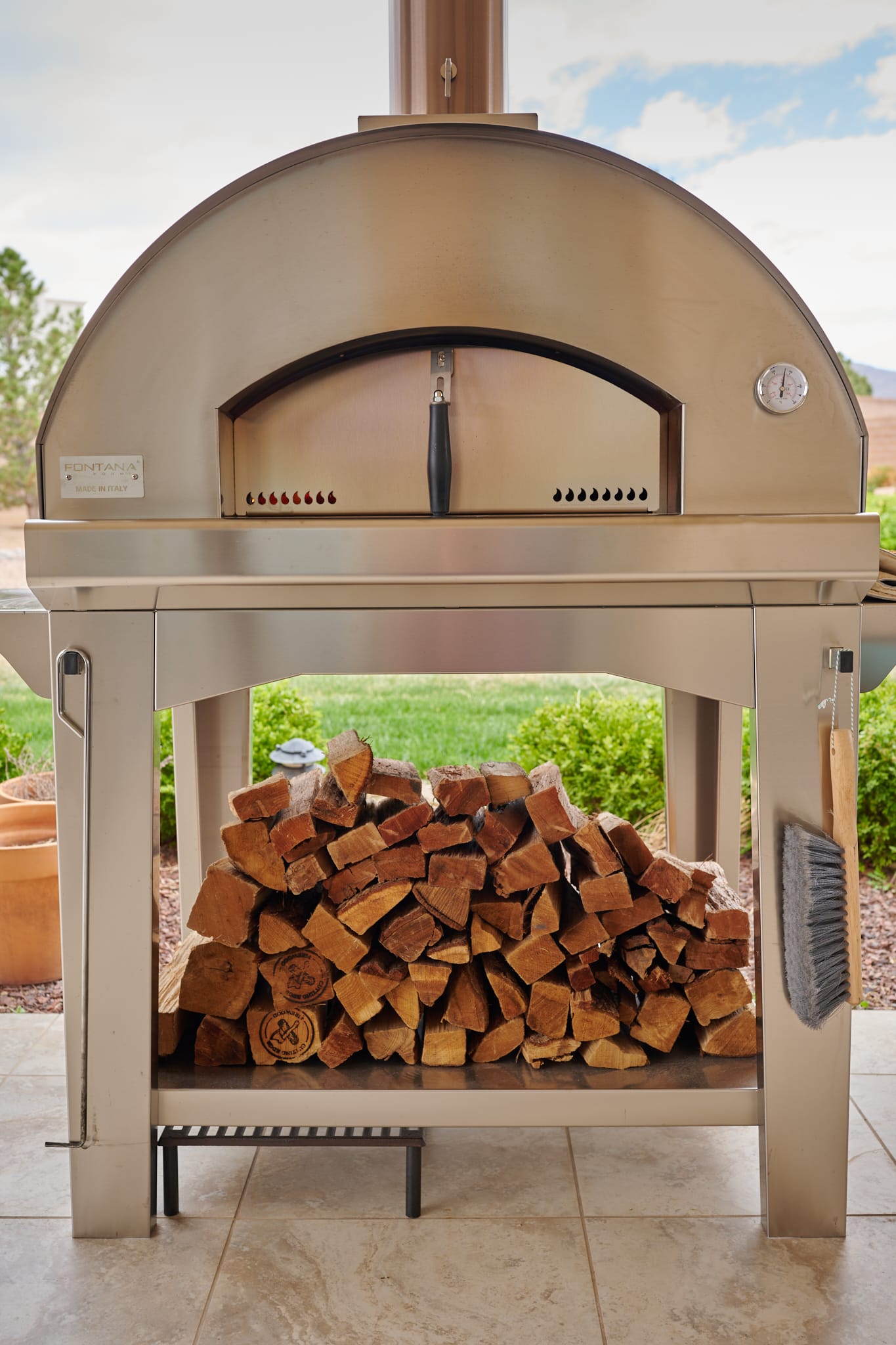 How to Make Great Pizza in an Outdoor Pizza Oven