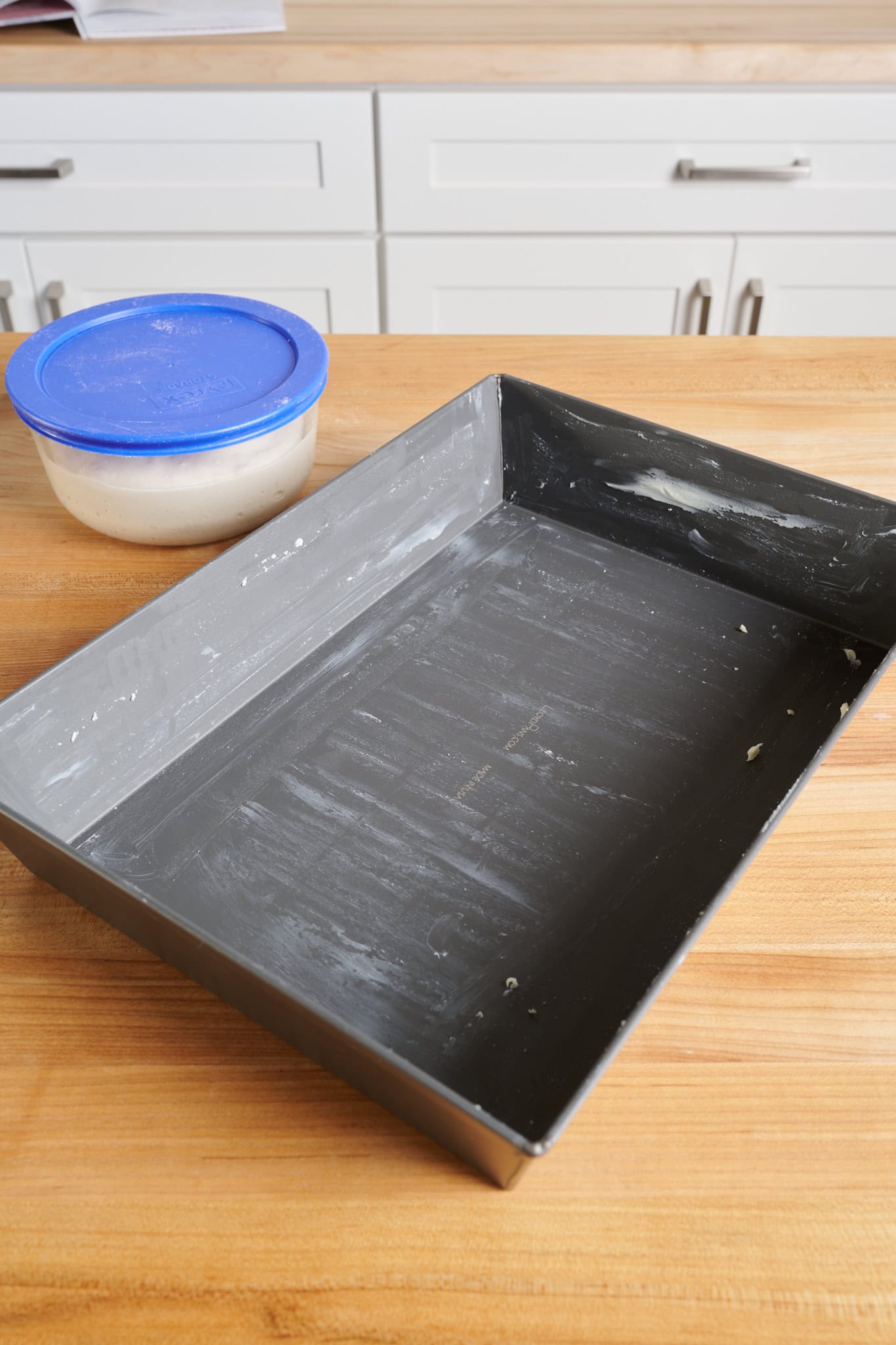 Detroit-style pizza steel pan