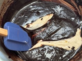 By folding the sourdough starter into the brownie batter