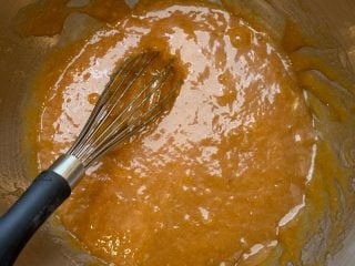 Colored butter, sugar, sour start and vanilla for laying oat grape biscuits.