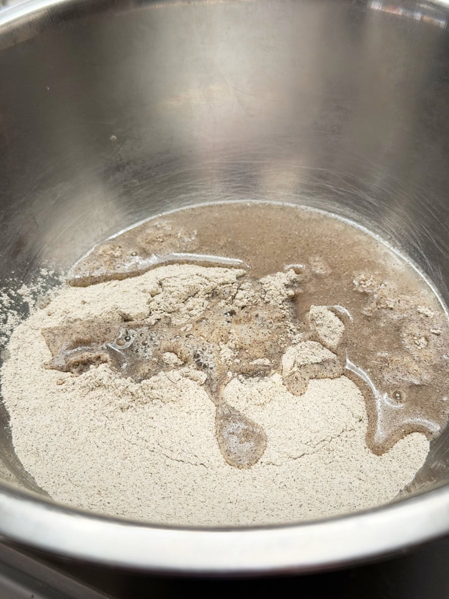 Scalding buckwheat flour.